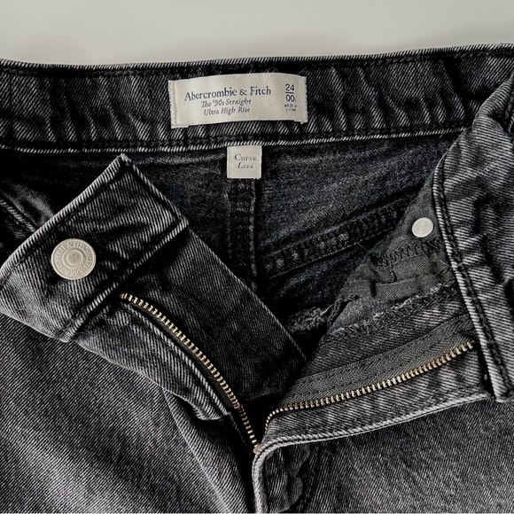 Abercrombie & Fitch The ‘90s Straight Ultra High Rise Jeans Curve Love 24 Short - Picture 3 of 4